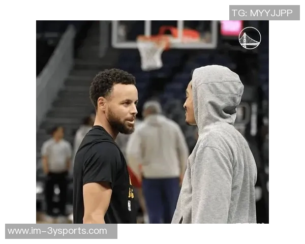 库里赞维金斯为勇士队传奇他的微笑传递团队精神与友谊 库里赞维金斯为勇士队传奇他的微笑传递团队精神与友谊